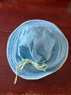Wallaroo Kids Light Blue Sun Hat with Chin Tie